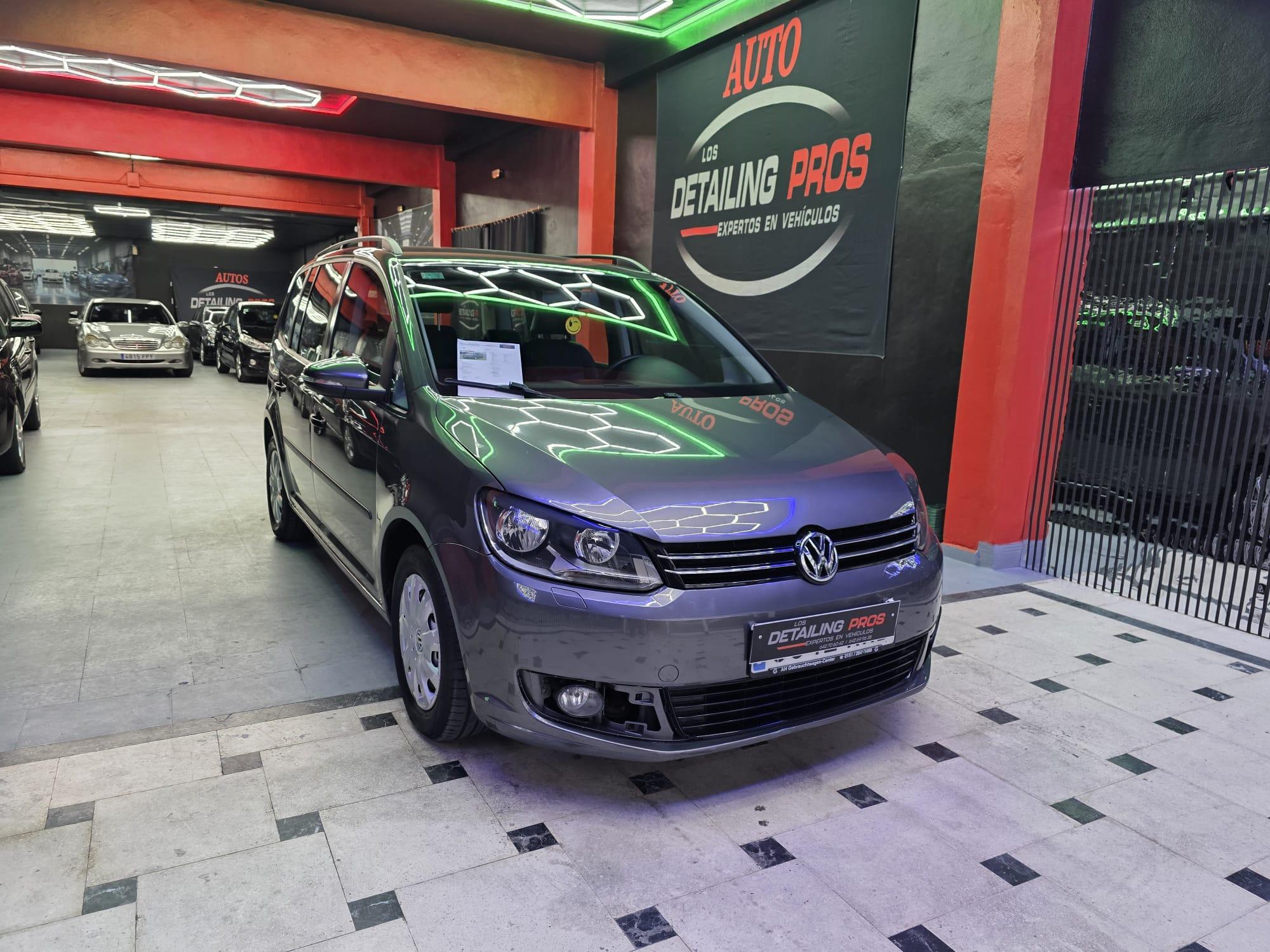 Volkswagen Touran de siete plazas, fotografía 2