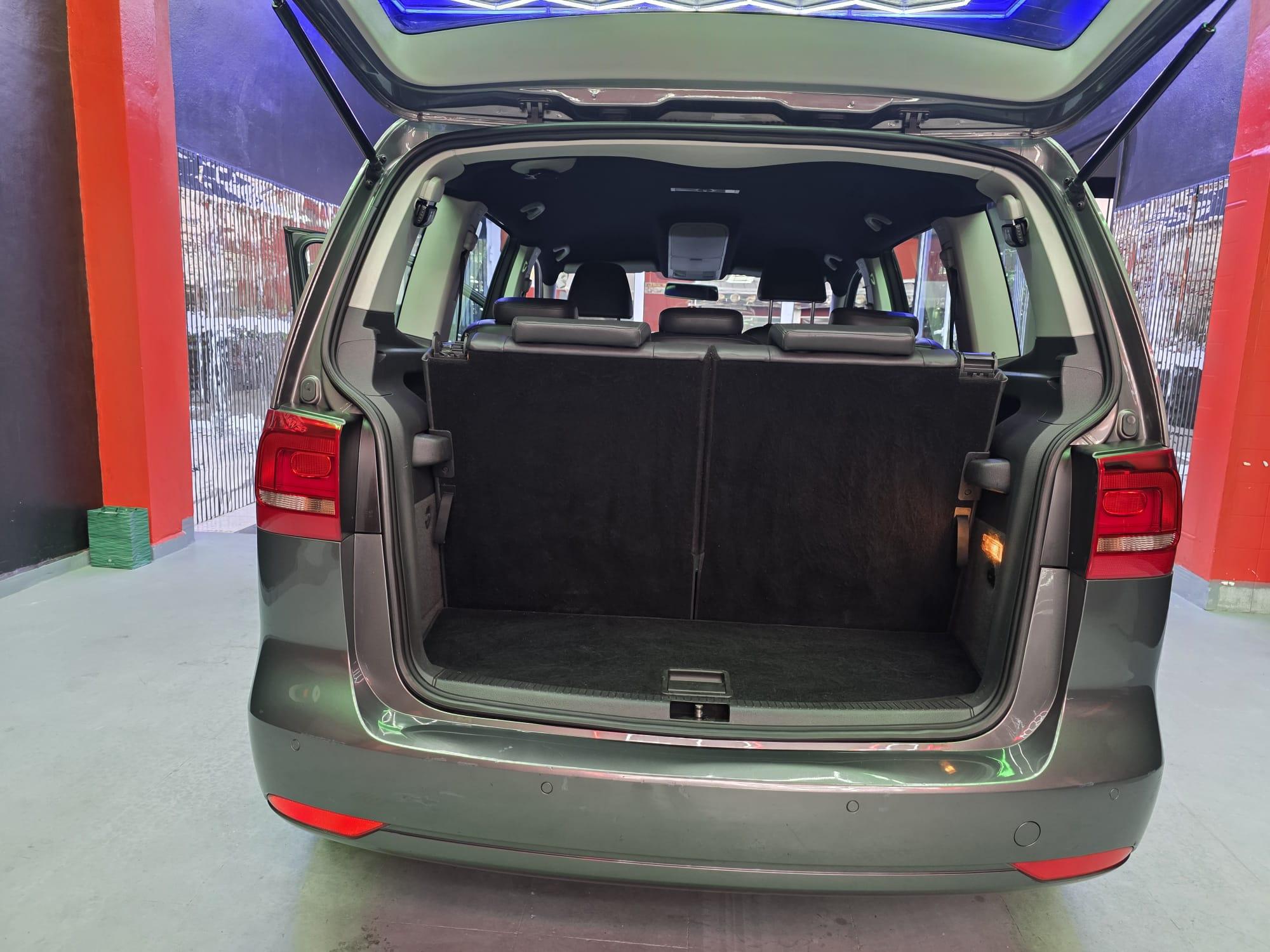 Volkswagen Touran de siete plazas, fotografía 13